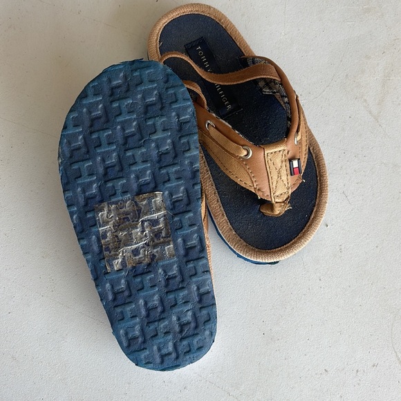 Boys Tommy Flip Flops - Picture 2 of 2